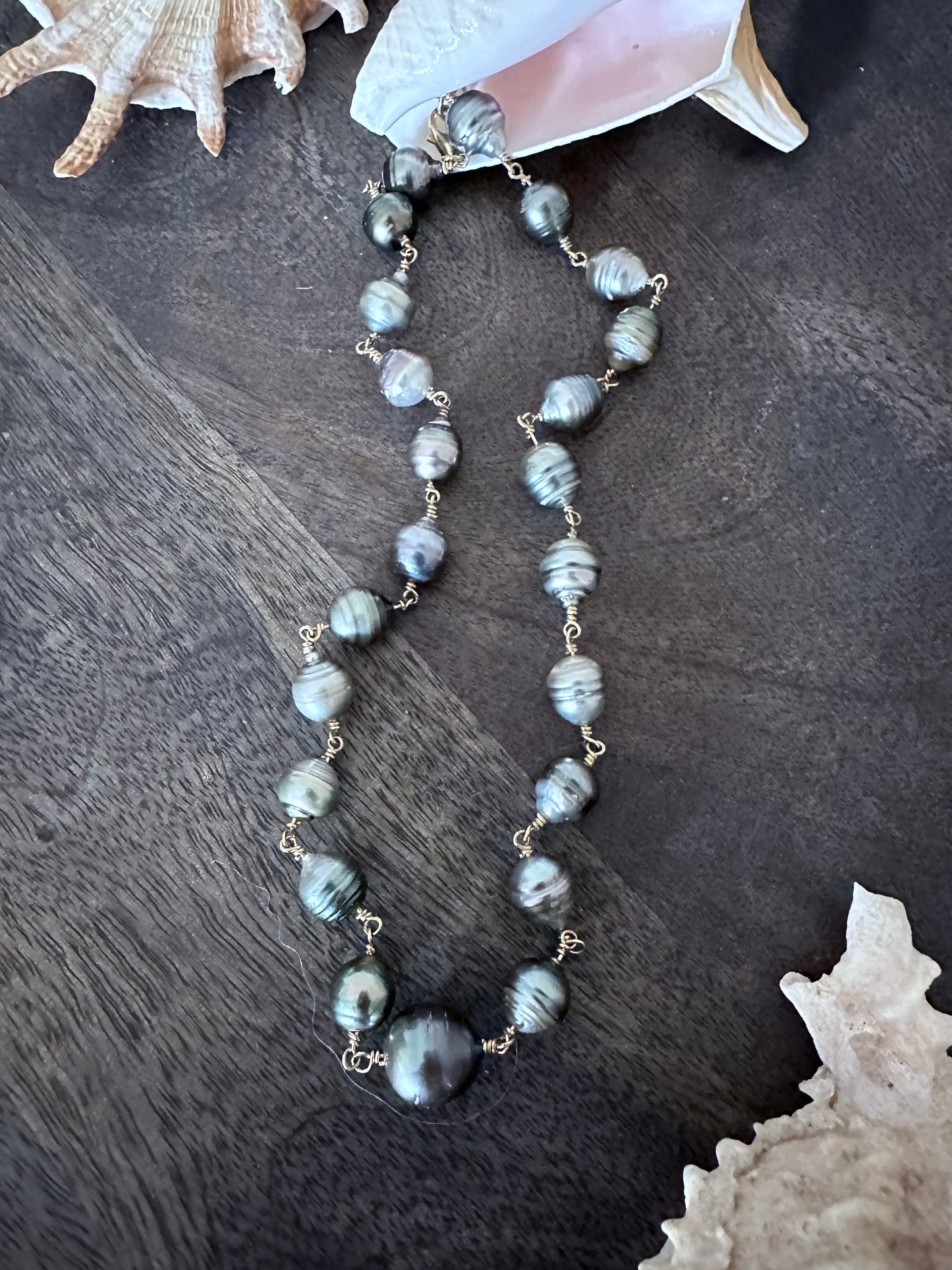 Royal Elegance: Tahitian Pearl Choker