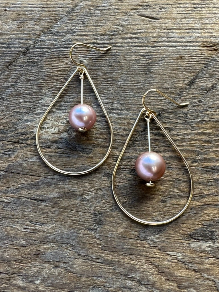 Blushing Shores: Teardrop Edison Pearl Earrings