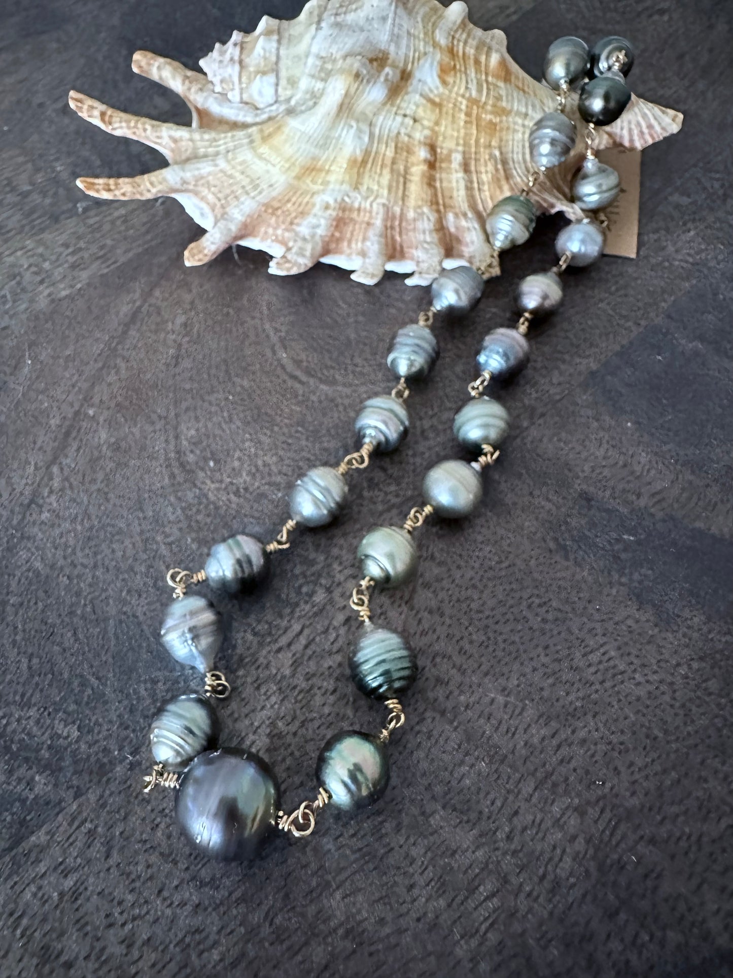 Royal Elegance: Tahitian Pearl Choker