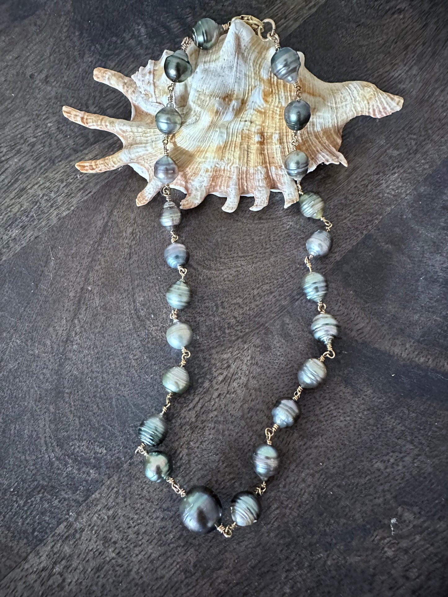 Royal Elegance: Tahitian Pearl Choker