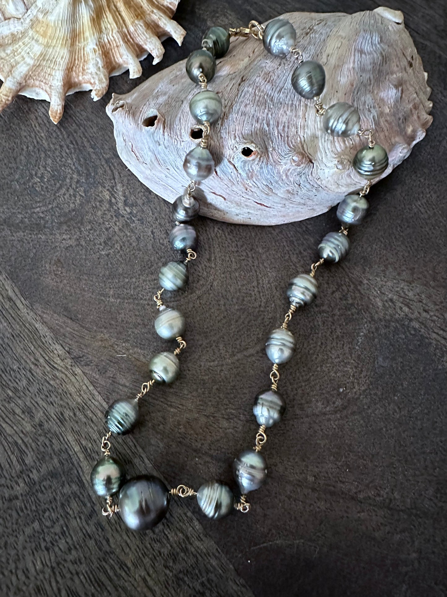 Royal Elegance: Tahitian Pearl Choker