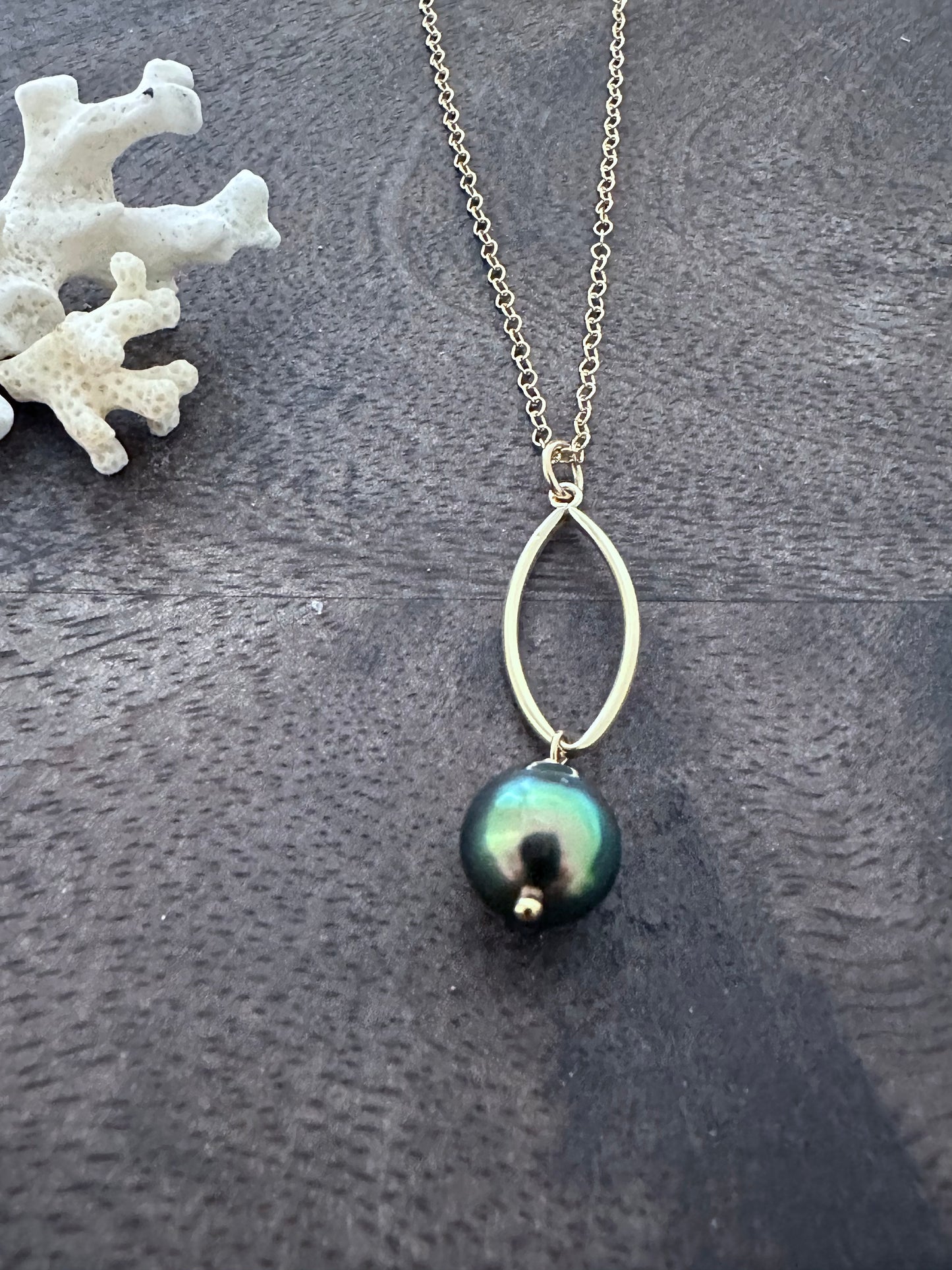 Marquise Elegance: Tahitian Pearl Necklace