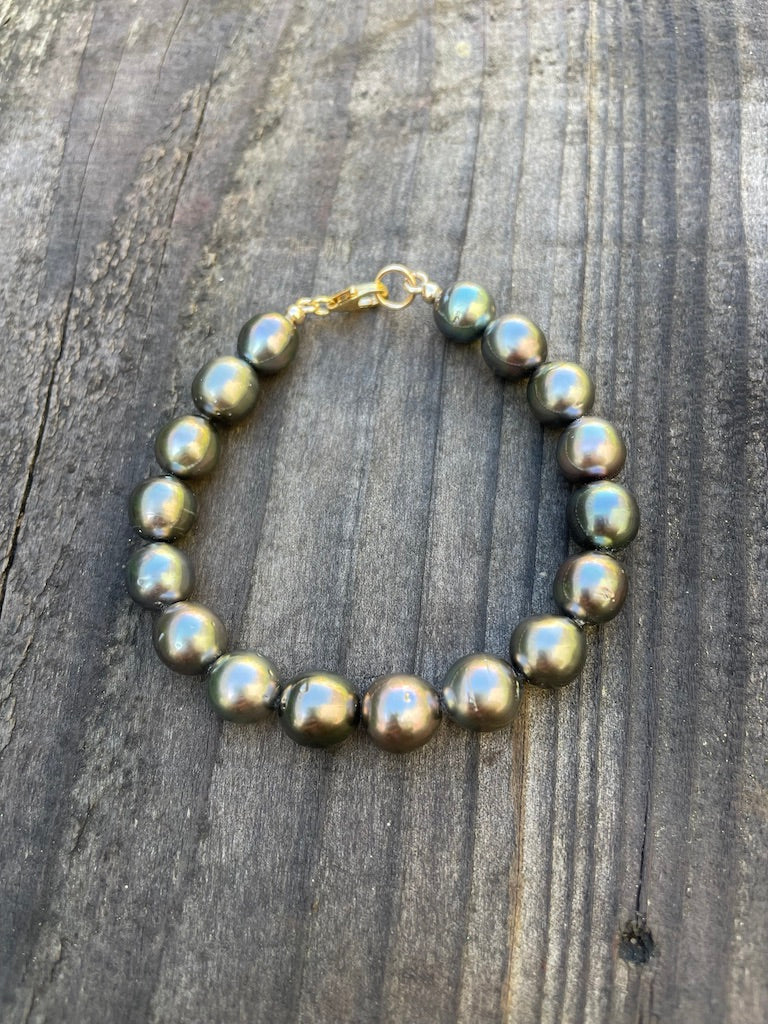 Midnight Mirage: Tahitian Pearl Bracelet with 17 8mm Pearls