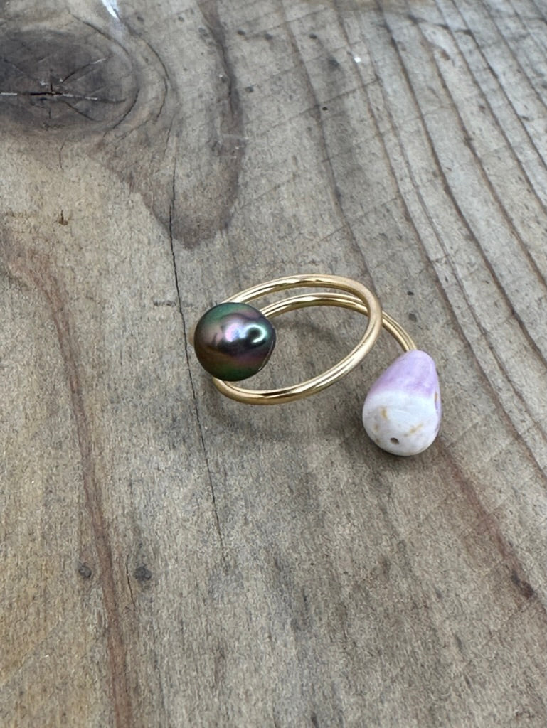 Tahitian Tide Twist Adjustable Ring: Tahitian Pearl and Hand Foraged Shell