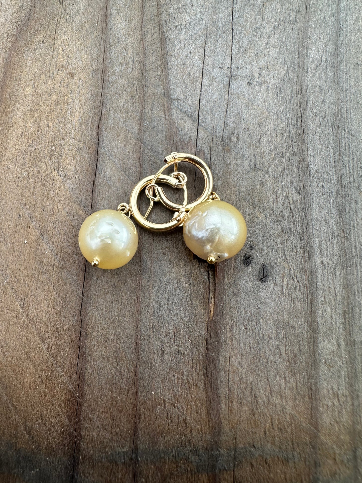 Large Edison Pearl Manini Hoops