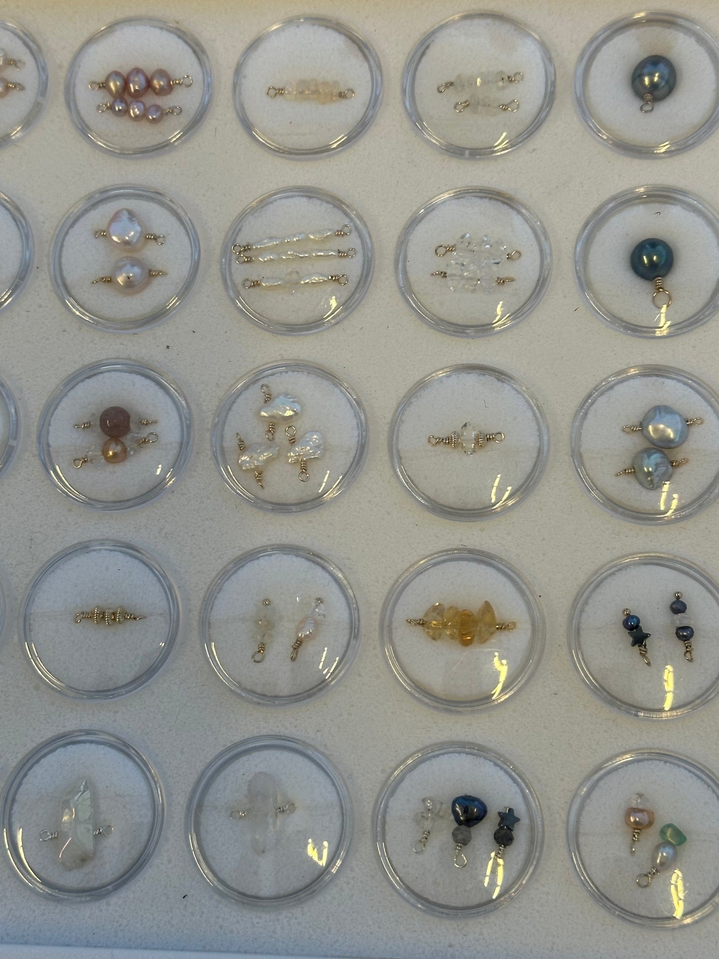 Pearl or stone connectors