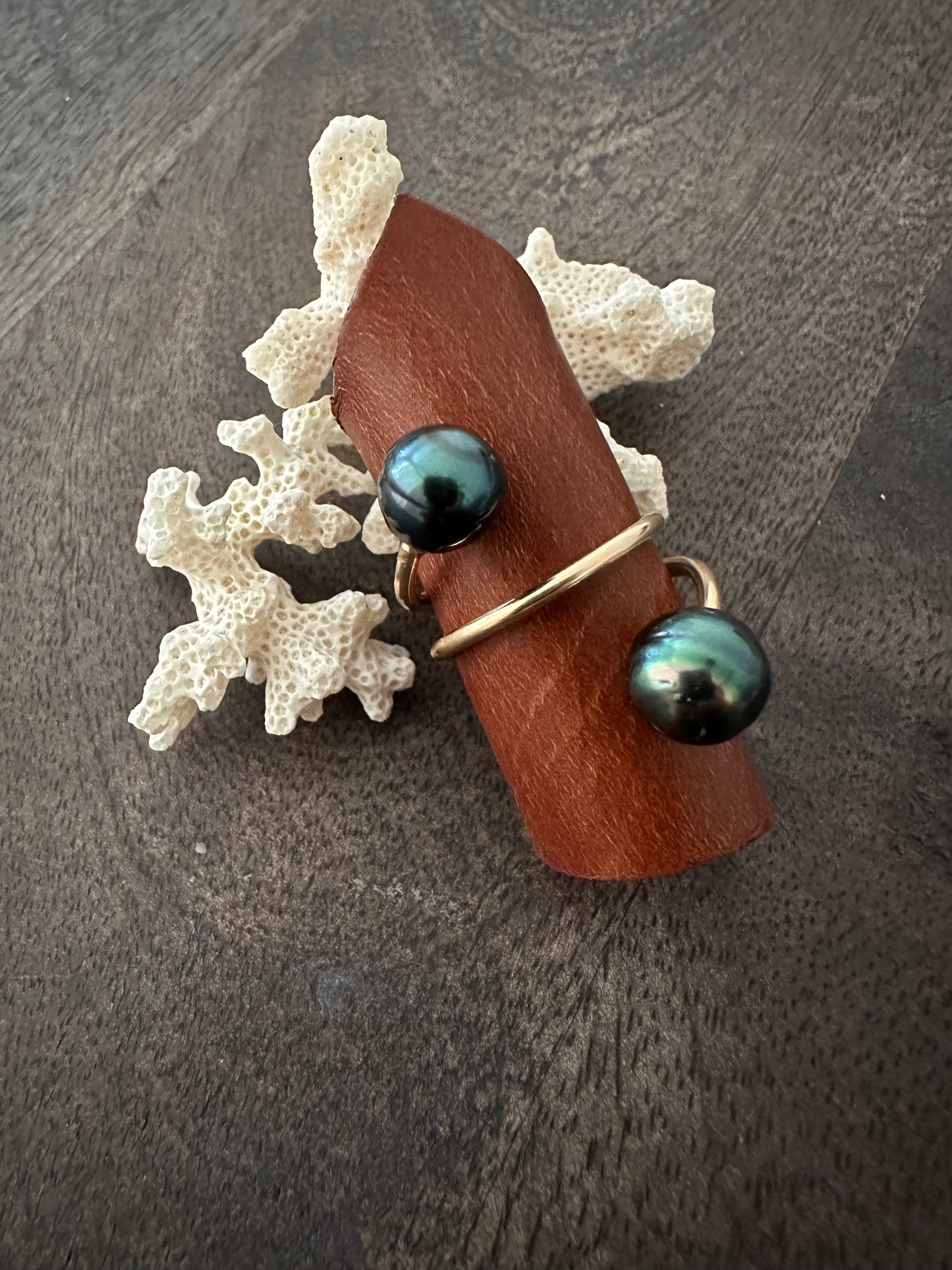 Tahitian Tide Twist Ring: Beach Glam Edition