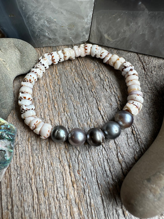 Low Tide Tahitian and Spotted Puka Shell Bracelet