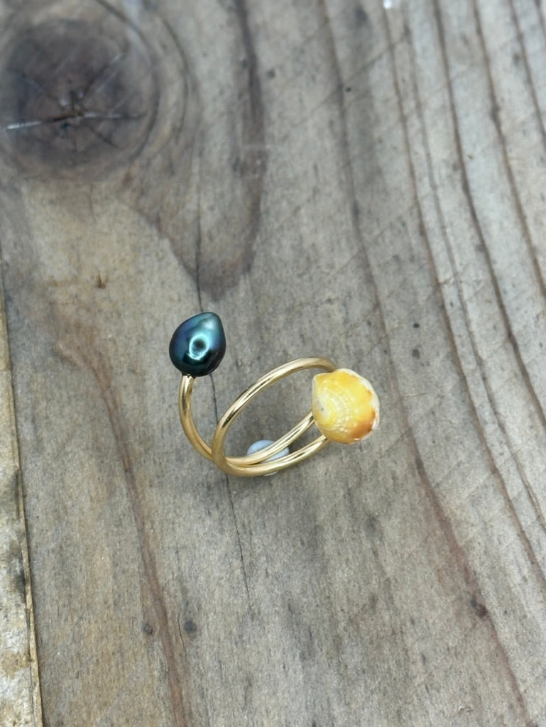 Tahitian Tide Twist Adjustable Ring: Tahitian Pearl and Hand Foraged Shell