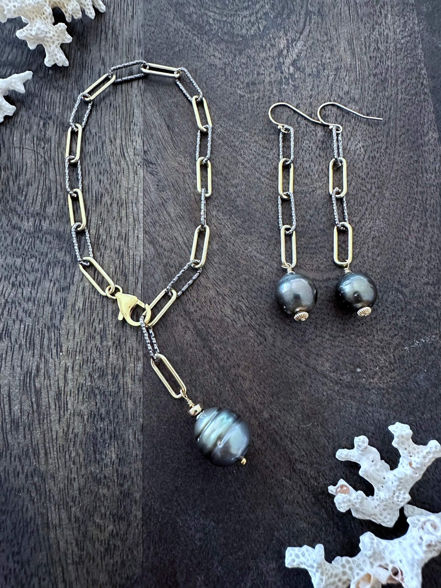 Ocean Alchemy: Radiant Italian Silver and Gold Paperclip Chain Earrings with Tahitian Pearl