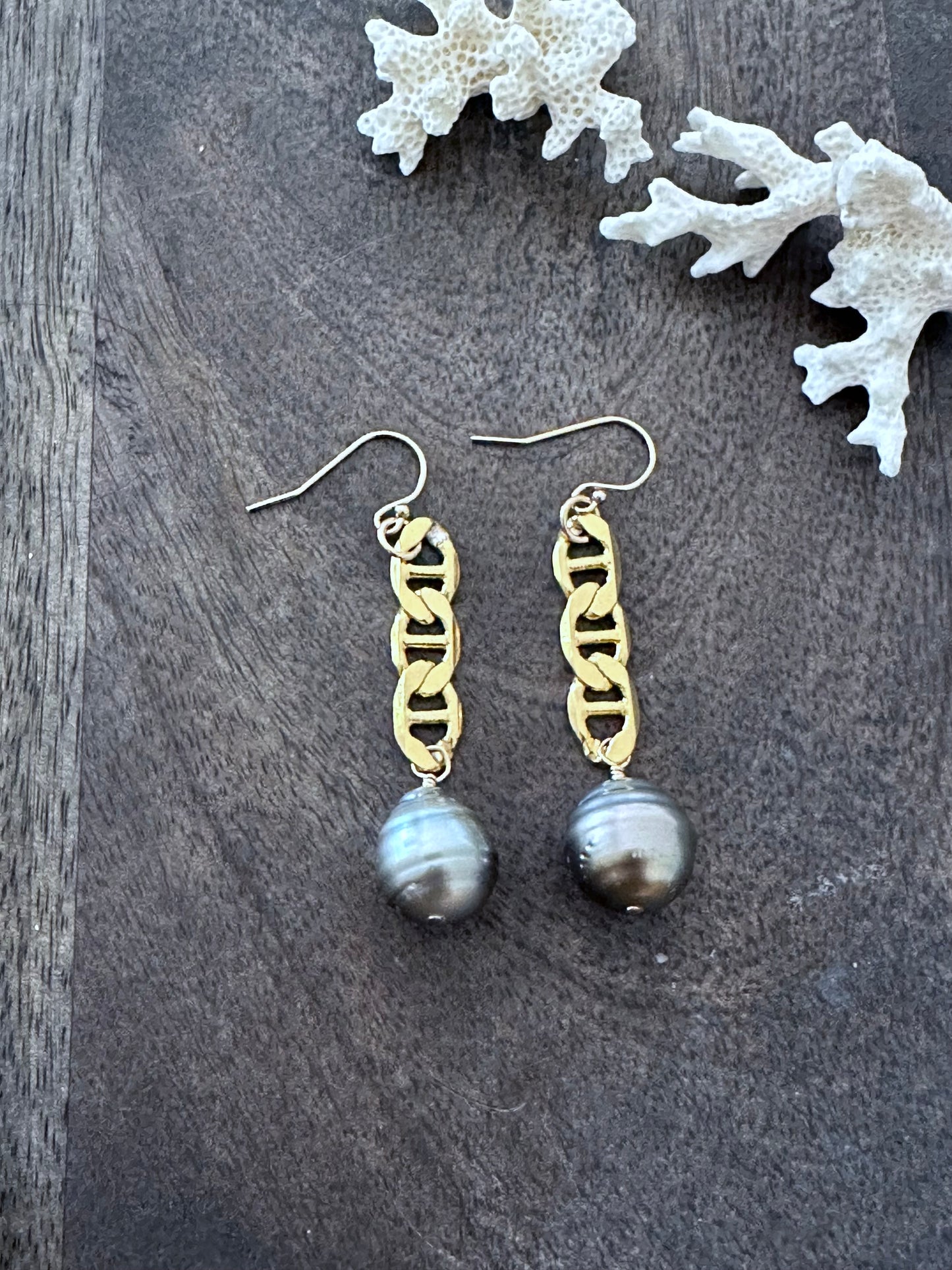 Alchemy of Power : Titan Curb Chain Earrings with Tahtian Pearls